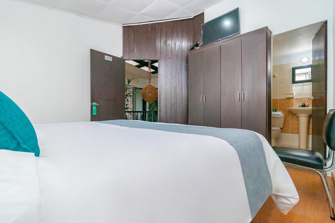 Ayenda 1080 Bogota Alpes Castellana住宿加早餐旅馆 外观 照片